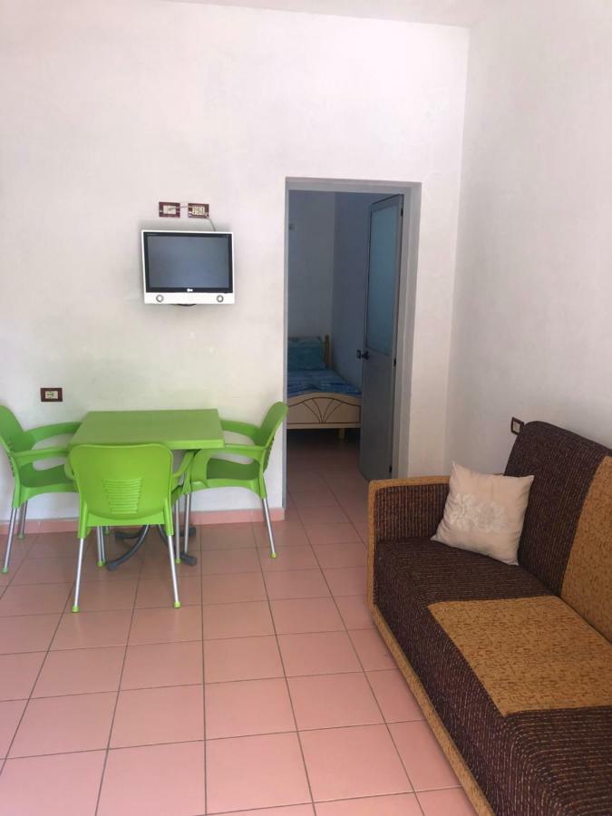 Beachside Smajlaj Velipojë